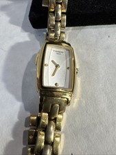 Relógio feminino Tissot T130/230 cor ouro cristal de safira aço inoxidável 1853 comprar usado  Enviando para Brazil