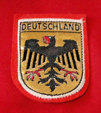 Red felt crest d'occasion  Expédié en Belgium