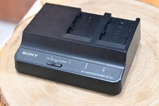 Carregador de bateria/adaptador CA simultâneo Sony BC-U2 dois canais para BP-U90/U60/U3 comprar usado Carregador de bateria/adaptador CA simultâneo Sony BC-U2 dois canais para BP-U90/U60/U3 comprar usado  Enviando para Brazil