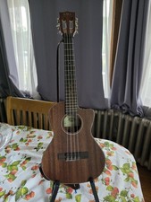 Ukulele tenor de mogno sólido Kala Cutway acústico Elec com estojo rígido Archtop em excelente estado usado comprar usado  Enviando para Brazil
