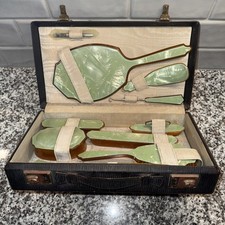 Usado, Conjunto de viagem de cômoda e manicure VINTAGE, VERDE LUCITE, estojo de couro.  Conjunto de 11 peças comprar usado  Enviando para Brazil