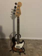 Fender standard jazz d'occasion  Expédié en Belgium