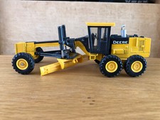 Niveleuse john deere d'occasion  La Chaussée-Saint-Victor