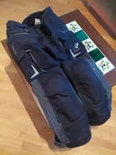 Pantaloni vultu rukka usato  Italia