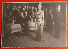 Cartolina donna modella usato  Pistoia