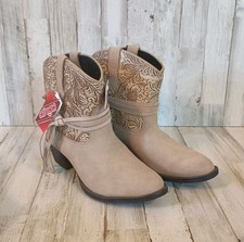 Dingo size 8.5 for sale  Midlothian