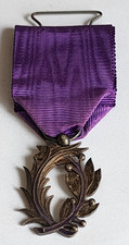 Palmes académiques argent d'occasion  Sevran