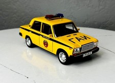 Carro de polícia retrô VAZ-2105 modelo 7,8" fundido escala 1:24 luz e som colecionável comprar usado  Enviando para Brazil