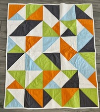 Usado, Colcha de berço design geométrico triângulos cinza verde laranja azul branco 36 x 41 comprar usado  Enviando para Brazil