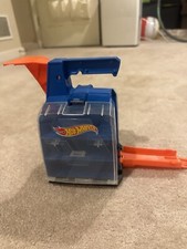 Usado, Lançador de exibição Hot Wheels pista armazenamento visível para 6 carros - 2018 GCF92 comprar usado  Enviando para Brazil