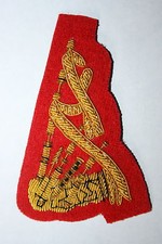 CRACHÁ DE GAITA DE FOLES ESCOCÊS PIPERS FIO DE OURO EM FELTRO VERMELHO, usado comprar usado  Enviando para Brazil