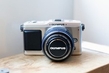 Fotocamera mirrorless olympus usato  Spedire a Italy