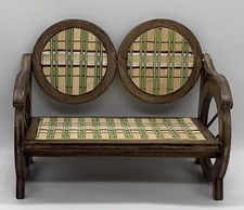 Sofá vintage de madeira e tecido para bonecas  comprar usado Sofá vintage de madeira e tecido para bonecas  comprar usado  Enviando para Brazil