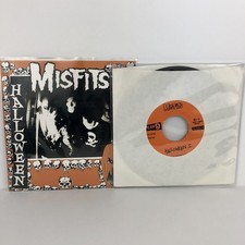 Vintage 1981 MISFITS HALLOWEEN 7" Vinyl PLAN 9 PL1017 RARE 45 VG W/REPRO SLEEVE comprar usado Vintage 1981 MISFITS HALLOWEEN 7" Vinyl PLAN 9 PL1017 RARE 45 VG W/REPRO SLEEVE comprar usado  Enviando para Brazil