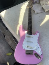 Guitarra elétrica Squier Mini Strat / Stratocaster - ROSA! comprar usado Guitarra elétrica Squier Mini Strat / Stratocaster - ROSA! comprar usado  Enviando para Brazil