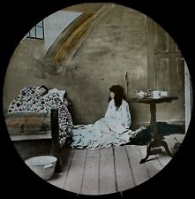 Lanterna mágica deslizante CRIANÇA NO CHÃO AO LADO DE MULHER NA CAMA C1900 FOTO VITORIANA , usado comprar usado  Enviando para Brazil