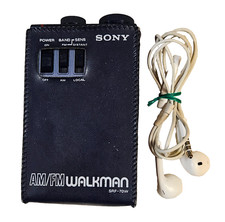 Receptor estéreo Sony Walkman SRF-70W AM/FM com estojo e fones de ouvido *LEIA* comprar usado  Enviando para Brazil