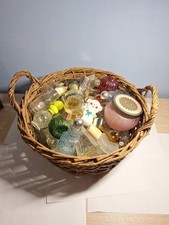 ~39 frascos/recipientes de vidro vazios vintage muitos perfumes/colônia Avon na cesta!, usado comprar usado  Enviando para Brazil