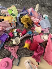 Lote de ropa y accesorios Barbie, un par vintage, 45 artículos más segunda mano  Embacar hacia Mexico