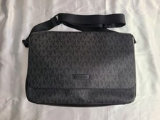 Bolsa carteiro Michael Kors Everett MK logotipo couro preto cinza aba grande  comprar usado  Enviando para Brazil