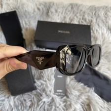occhiali da sole Prada comprar usado  Enviando para Brazil