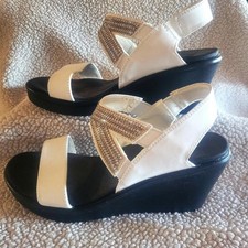 Nwot skechers women for sale  Oakdale