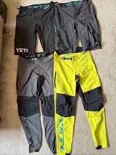 Pacchetto pantaloni pantalonci usato  Spedire a Italy