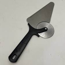 Usado, Cortador de pizza/servidor NuWave peça de reposição forno infravermelho bordas serrilhadas comprar usado Usado, Cortador de pizza/servidor NuWave peça de reposição forno infravermelho bordas serrilhadas comprar usado  Enviando para Brazil