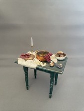 Espetaculares batatas de mesa azul-petróleo em vaso de cobre casa de bonecas 1:12 assinado comprar usado  Enviando para Brazil