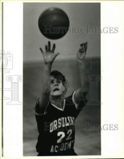 1993 Press Photo jogador de basquete Monica Migliore of Ursuline durante o jogo comprar usado  Enviando para Brazil