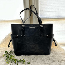 Bolsa tote Michael Kors Voyager grande couro preto assinatura MK logotipo perfurado comprar usado  Enviando para Brazil