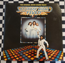 Saturday Night Fever soundtrack 2xLP by Various Artists vinyl 1977 VG+ RS-2-4001 comprar usado Saturday Night Fever soundtrack 2xLP by Various Artists vinyl 1977 VG+ RS-2-4001 comprar usado  Enviando para Brazil