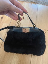Borsa shearling fendi usato Borsa shearling fendi usato  Spedire a Italy