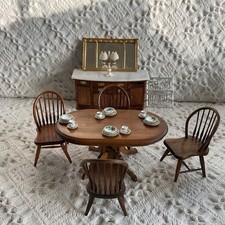 Casa de bonecas 1:12 mesa oval de madeira para sala de jantar 4 cadeiras de madeira curvada abajur aparador ++ comprar usado Casa de bonecas 1:12 mesa oval de madeira para sala de jantar 4 cadeiras de madeira curvada abajur aparador ++ comprar usado  Enviando para Brazil