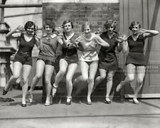 1920s flappers doing d'occasion  Expédié en Belgium