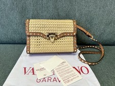 Autêntica bolsa de ombro feminina Valentino Garavani pequena Rockstud ráfia comprar usado  Enviando para Brazil