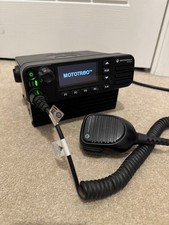 Estación base Motorola DM4600 UHF con fuente de alimentación Alfatronix segunda mano  Embacar hacia Mexico