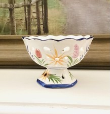 Tigela de porcelana Portugal com pés recortado pedestal floral branco azul pintado à mão comprar usado  Enviando para Brazil