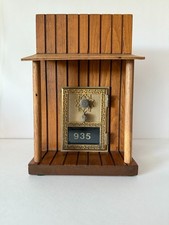 Usado, Cofrinho antigo dos EUA caixa postal moeda, caixa de madeira feita à mão, fechadura porta de latão comprar usado Usado, Cofrinho antigo dos EUA caixa postal moeda, caixa de madeira feita à mão, fechadura porta de latão comprar usado  Enviando para Brazil