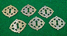 6 escudos-chave ornamentados vitorianos de latão fundido correspondentes padrão de perseguição (40141) comprar usado  Enviando para Brazil