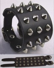 Bracciale con borchie usato  Vizzolo Predabissi