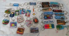 Lote de 30 chaveiros lembrança turística plástico com anel de metal cidades estados dos EUA Jamaica  comprar usado  Enviando para Brazil