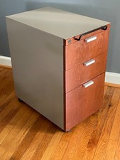 Armário de arquivo Knoll Inc calibre madeira rolante frontal excelente funcionamento trava e chave comprar usado Armário de arquivo Knoll Inc calibre madeira rolante frontal excelente funcionamento trava e chave comprar usado  Enviando para Brazil