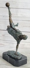 Atlético Bronce Estatua: Fútbol Jugador Tiroteo Bola En Aire por Milo Lost Cera comprar usado  Enviando para Brazil