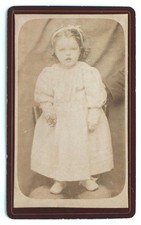Girl child standing d'occasion  Expédié en Belgium