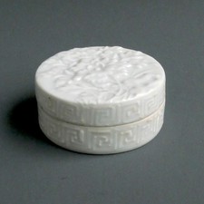 Boîte porcelaine moulée d'occasion  Paris XVIII