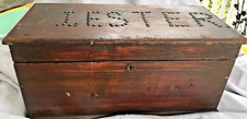 Usado, Antiga caixa de madeira primitiva com alças de metal York, Pa 1913 "Lester" feita à mão comprar usado Usado, Antiga caixa de madeira primitiva com alças de metal York, Pa 1913 "Lester" feita à mão comprar usado  Enviando para Brazil