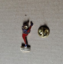 pin's mode / Jean Paul Gaultier (EGF doré) hauteur: 3,3 cm comprar usado  Enviando para Brazil