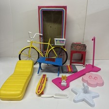 Lote Vintage 13 Acessórios Barbie Mattel - Suportes, Caixa, Bagagem, Bicicleta Anos 70-80 comprar usado  Enviando para Brazil