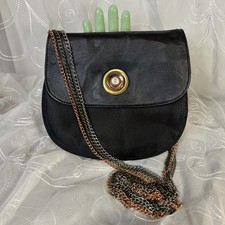 Bolsa tiracolo Bolzano Itália couro preto cetim com alça de corrente Ver fotos comprar usado Bolsa tiracolo Bolzano Itália couro preto cetim com alça de corrente Ver fotos comprar usado  Enviando para Brazil